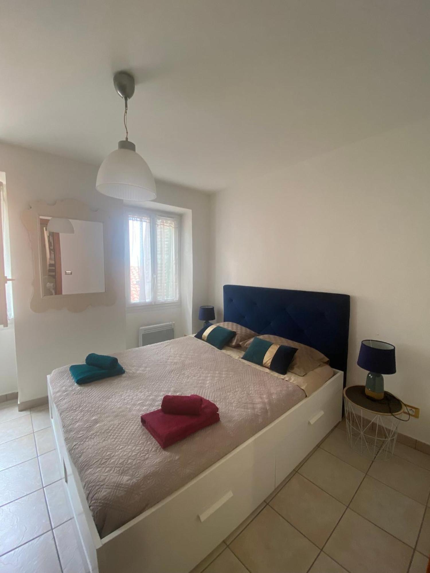 Joli Appart 29M2 En Vieille Ville Menton 2 Mins De La Mer エクステリア 写真